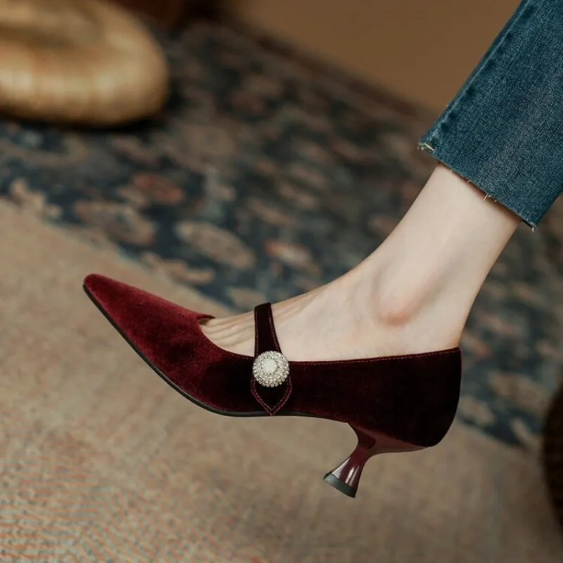 Mary Jane Shoes - Weinrote Mary-Jane-Schuhe mit spitzer Zehenpartie für